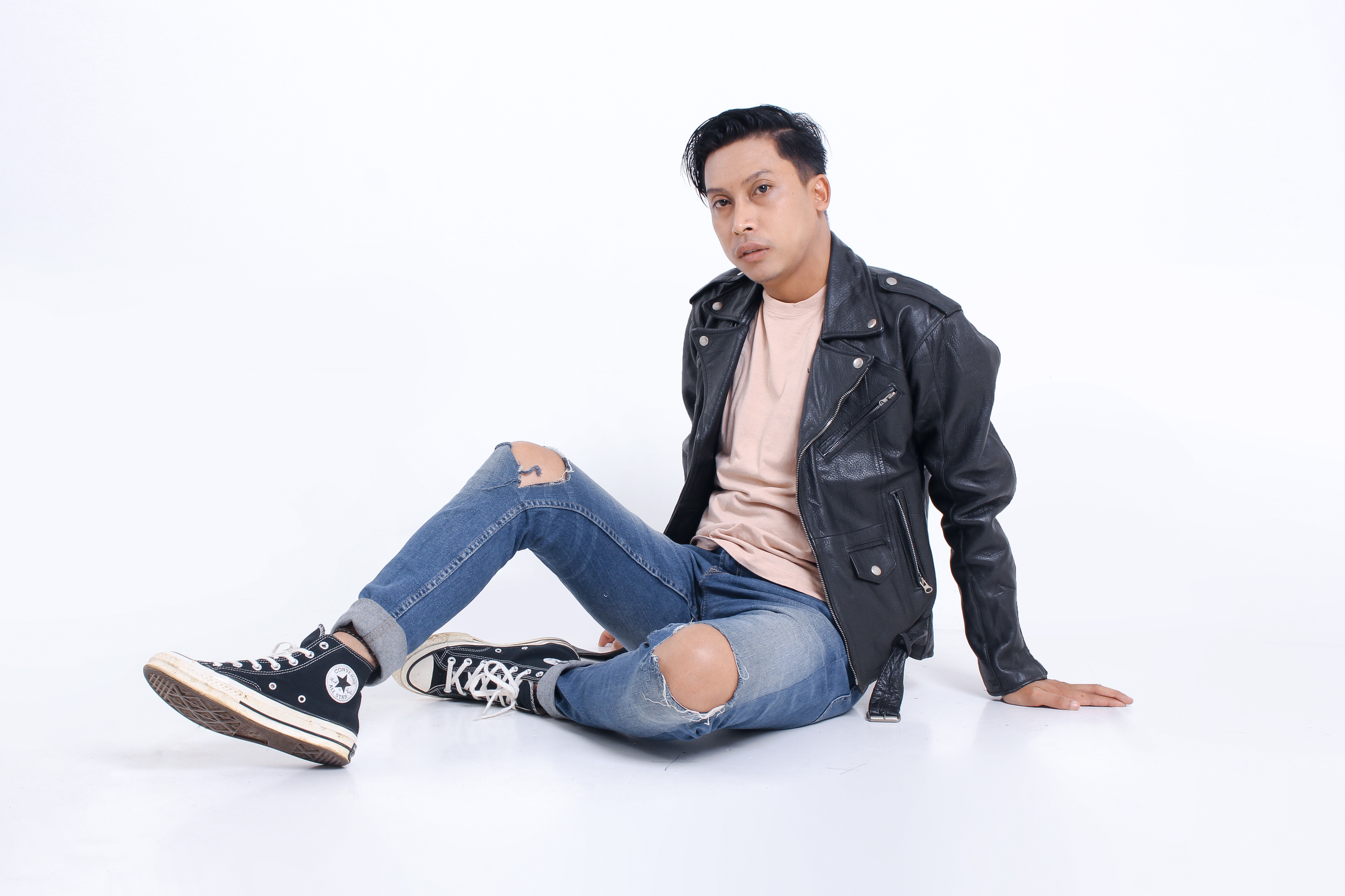 VICKY JANUARI